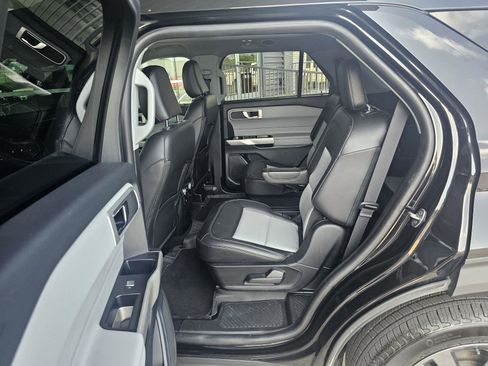 Used 2022 Ford Explorer XLT w/ Equipment Group 202A image 17