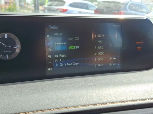 Used 2022 Lexus UX 200 w/ Accessory Package (Z1) FWD image 17