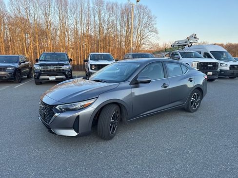 Used 2024 Nissan Sentra SV image 3