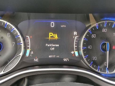 Used 2024 Chrysler Pacifica Touring-L FWD image 18