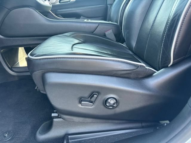 Used 2025 Chrysler Pacifica Limited FWD image 20
