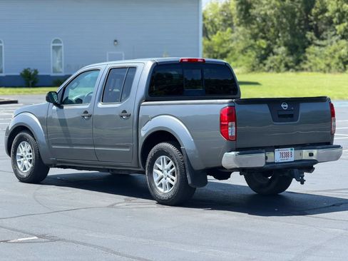 Used 2016 Nissan Frontier SV w/ Moonroof Package AWD/4WD image 4
