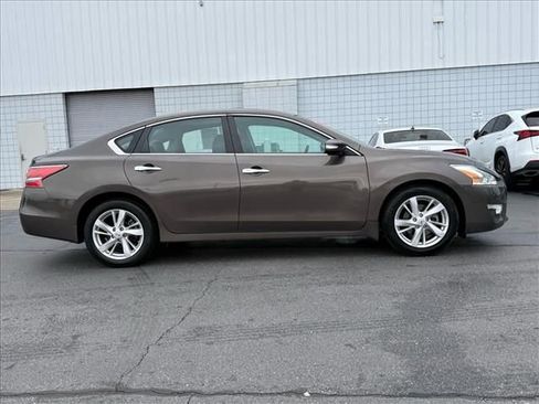 Used 2015 Nissan Altima 2.5 SV w/ Convenience Package image 2