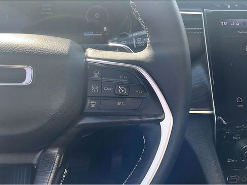Used 2023 Jeep Grand Cherokee L Limited AWD/4WD image 18