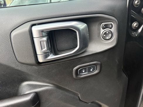 Used 2018 Jeep Wrangler Unlimited Sport S AWD/4WD image 11