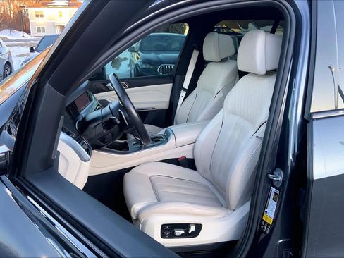 Used 2019 BMW X5 xDrive50i w/ M Sport Package image 8