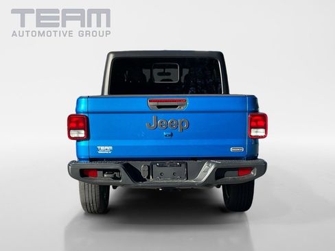 Used 2022 Jeep Gladiator Overland image 7