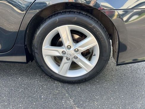 Used 2014 Toyota Camry SE w/ Moonroof Package image 10