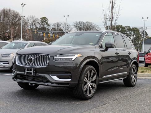 Certified 2024 Volvo XC90 T8 Plus AWD/4WD image 8