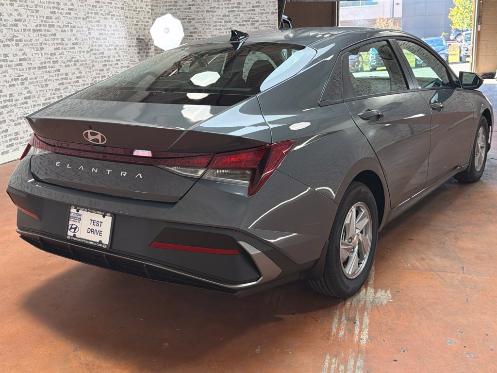 New 2026 Hyundai Elantra SE FWD image 7