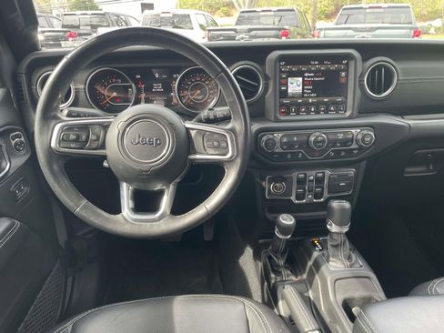 Used 2018 Jeep Wrangler Unlimited Sahara image 11