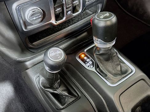 Used 2023 Jeep Wrangler Unlimited AWD/4WD image 16