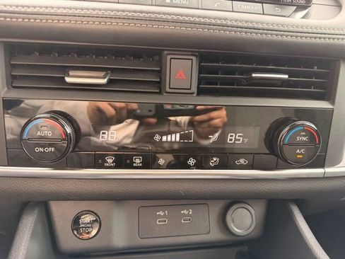 Used 2024 Nissan Rogue SV image 17