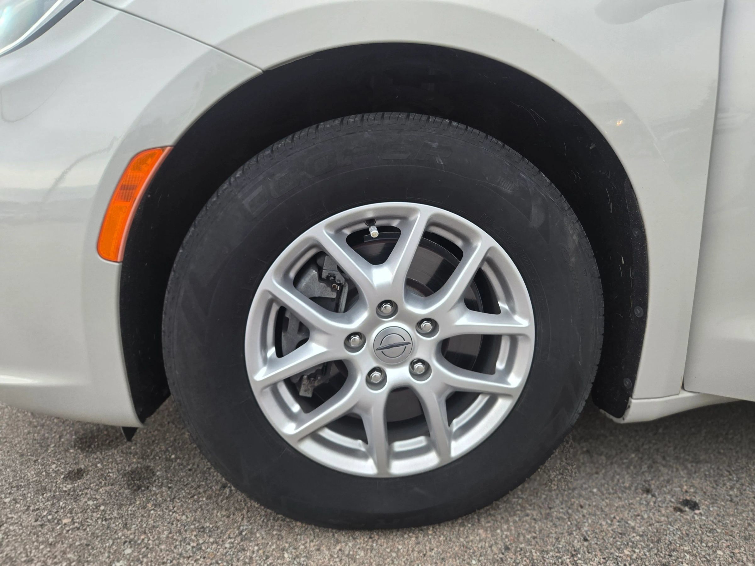 Used 2021 Chrysler Pacifica Touring-L FWD image 16