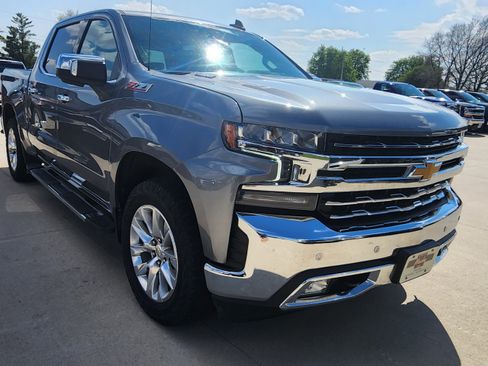 Used 2021 Chevrolet Silverado 1500 LTZ w/ Technology Package AWD/4WD image 3