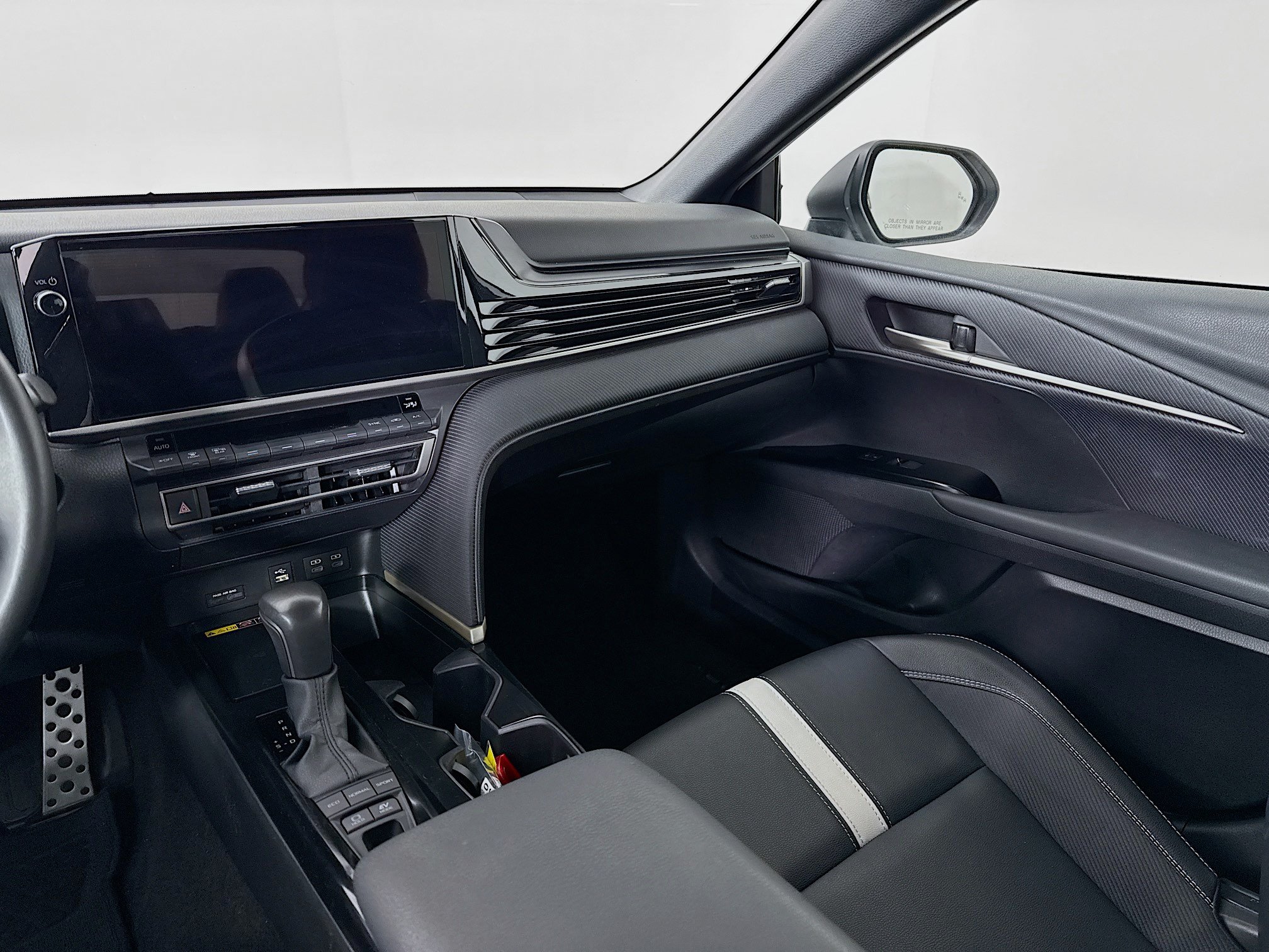 Used 2025 Toyota Camry SE w/ Multimedia Upgrade Package FWD image 21