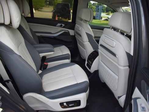 Used 2023 BMW X7 M60i AWD/4WD image 40
