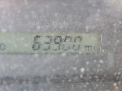 Used 2018 Isuzu NPR image 23