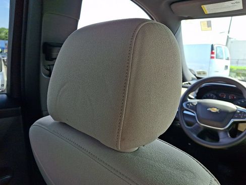 Used 2022 Chevrolet Traverse LS FWD image 14