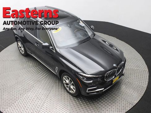 Used 2022 BMW X5 xDrive40i w/ Premium Package image 3