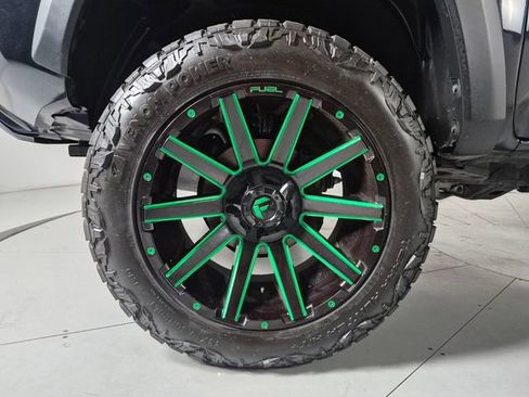 Used 2020 Toyota Tacoma TRD Off-Road w/ TRD Premium Off Road Package AWD/4WD image 10