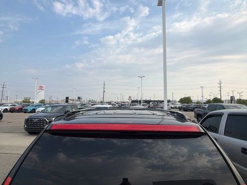 Used 2013 Cadillac Escalade Platinum AWD/4WD image 3