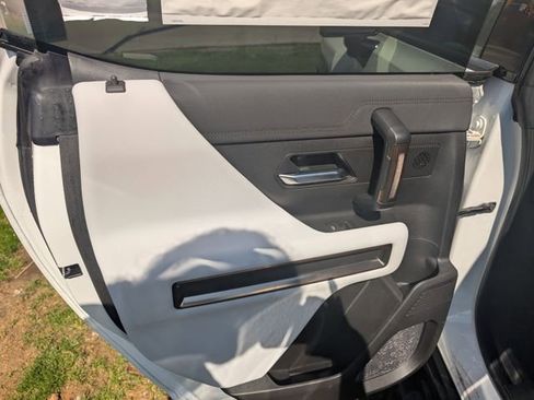 New 2024 GMC Hummer EV 2X w/ Extreme Off-Road Package AWD/4WD image 11