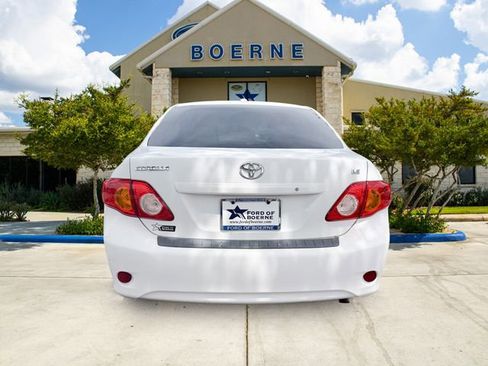 Used 2010 Toyota Corolla LE FWD image 3