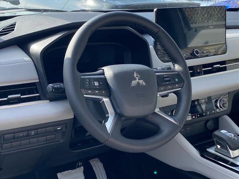 New 2026 Mitsubishi Outlander SEL image 8