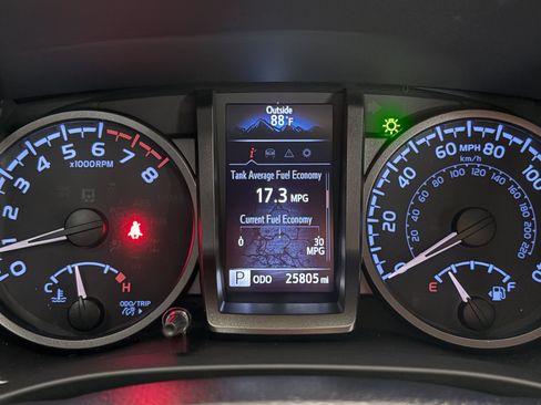 Used 2023 Toyota Tacoma TRD Off-Road w/ Technology Package AWD/4WD image 27