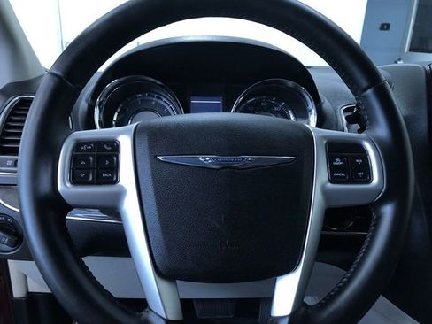 Used 2015 Chrysler Town & Country Touring FWD image 25