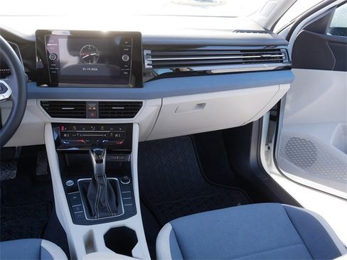 Certified 2025 Volkswagen Jetta SE image 23