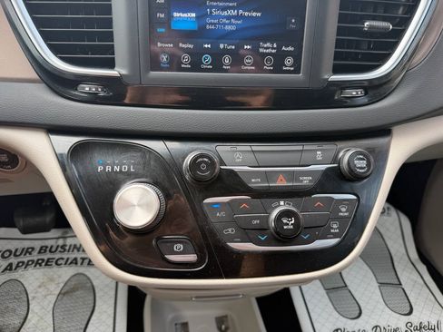 Used 2021 Chrysler Voyager Lxi FWD image 16