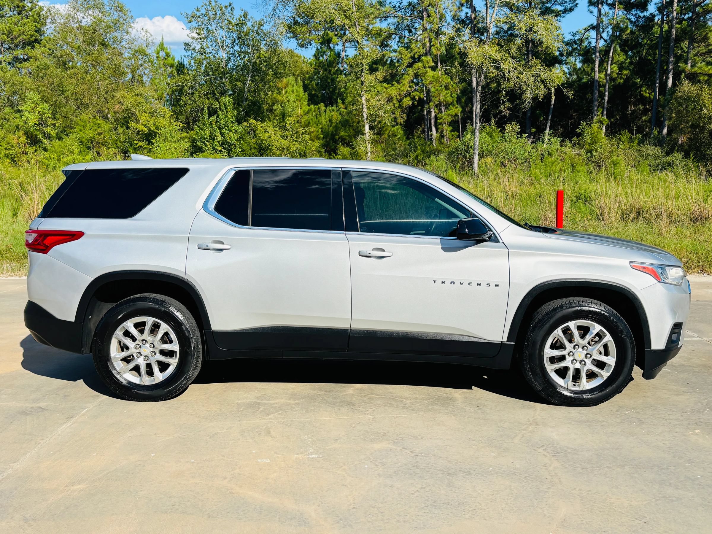 Used 2020 Chevrolet Traverse LS FWD image 4
