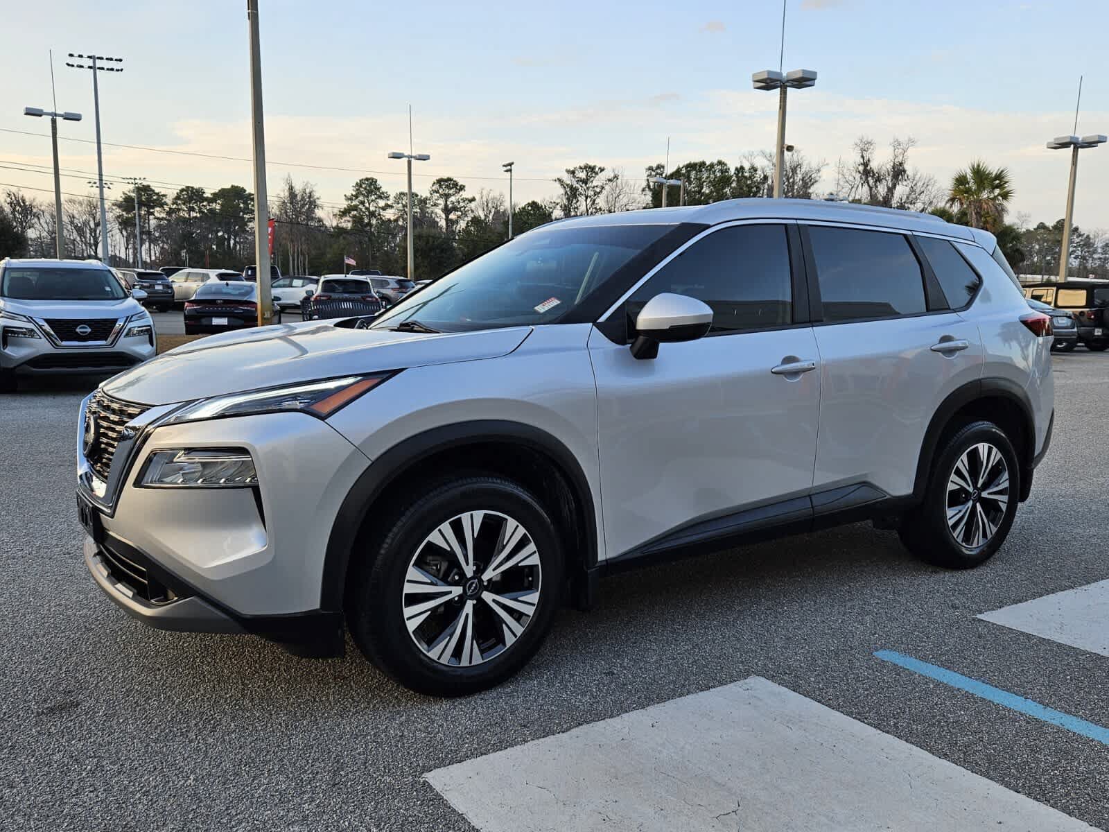 Used 2023 Nissan Rogue SV w/ SV Premium Package FWD image 2