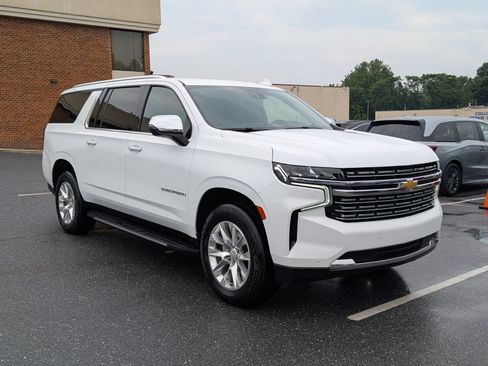 Used 2024 Chevrolet Suburban Premier RWD image 7