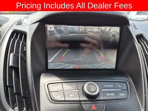 Used 2017 Ford Escape SE w/ Equipment Group 201A FWD image 9