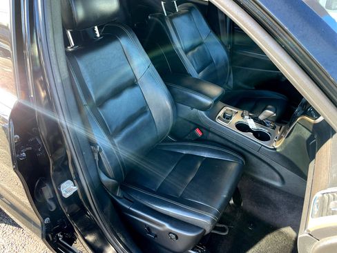 Used 2017 Jeep Grand Cherokee Limited image 31