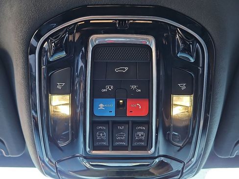 Used 2022 Jeep Grand Wagoneer Series III w/ Rear Seat Video Group 1 image 29