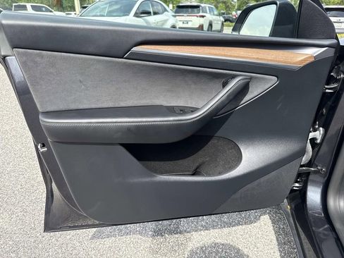 Used 2024 Tesla Model Y Long Range AWD/4WD image 22
