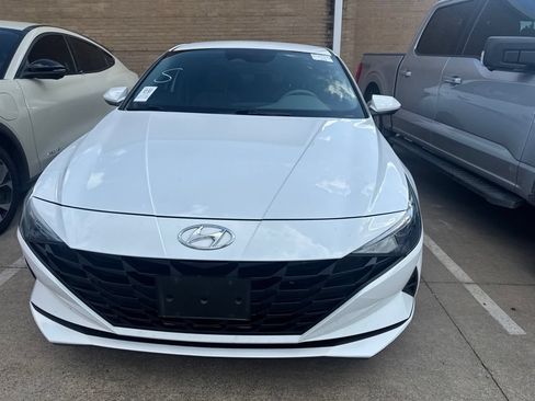 Used 2023 Hyundai Elantra SEL FWD image 2