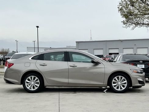 Used 2025 Chevrolet Malibu LT FWD image 3