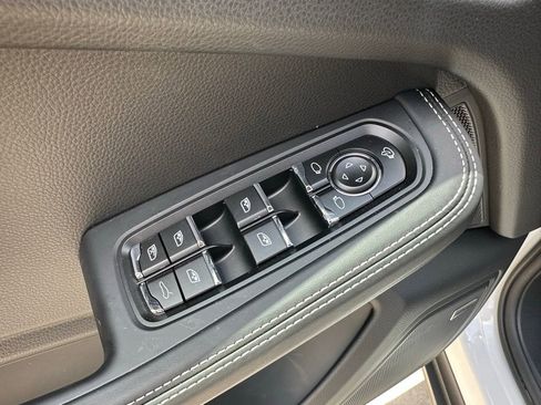 Certified 2026 Porsche Macan Turbo AWD/4WD image 21