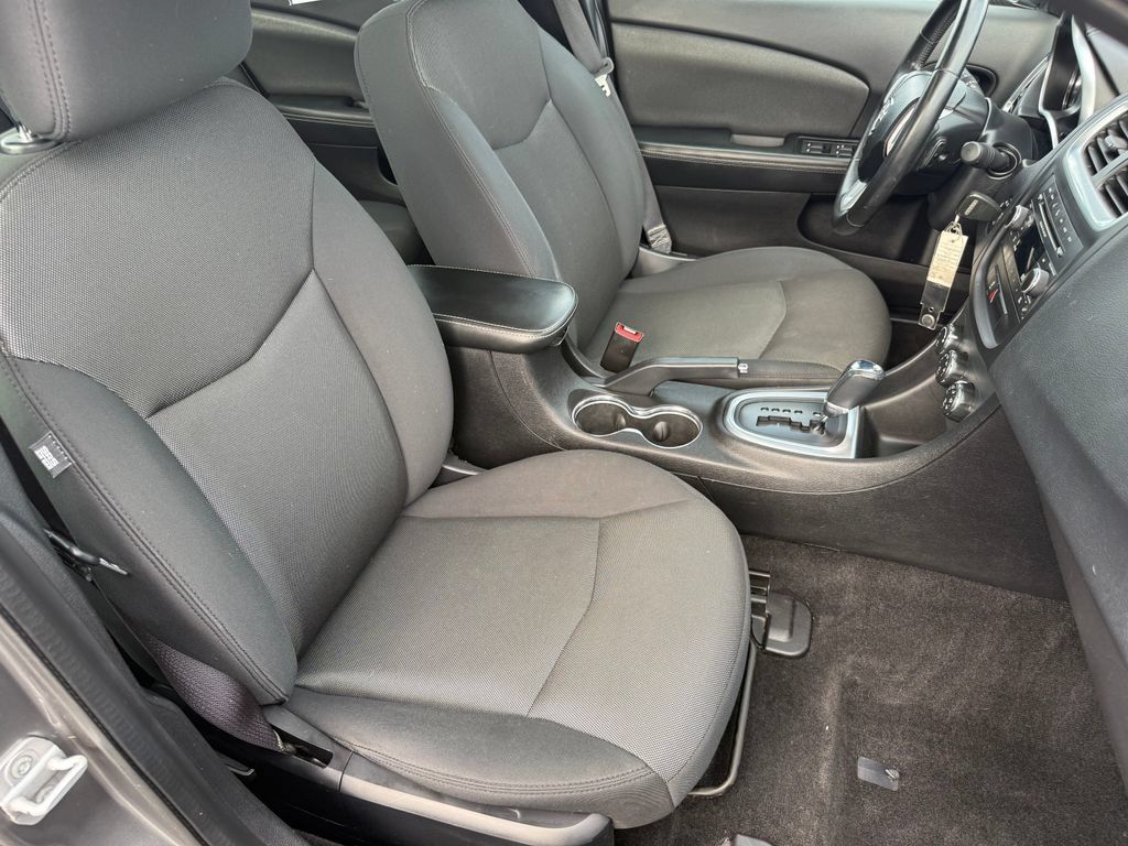 Used 2012 Dodge Avenger SXT FWD image 16