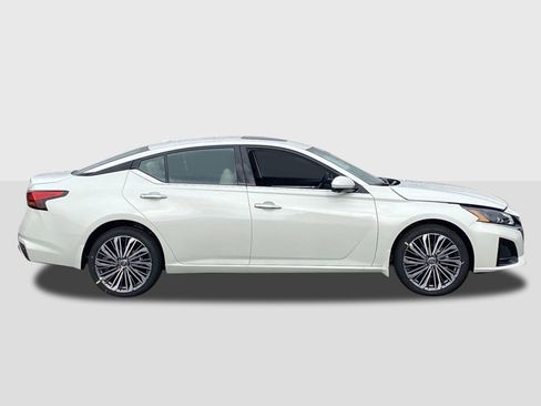 New 2025 Nissan Altima 2.5 SL image 7