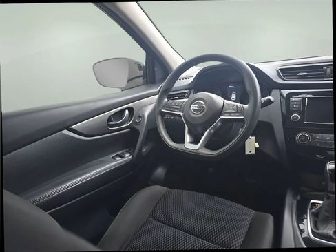 Used 2021 Nissan Rogue Sport S image 15