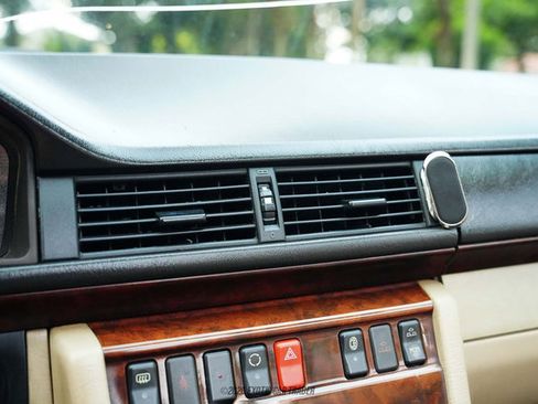 Used 1995 Mercedes-Benz E 320 Convertible image 50