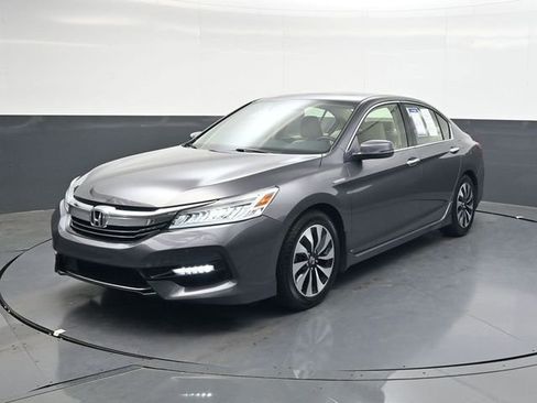 Used 2017 Honda Accord Touring image 8