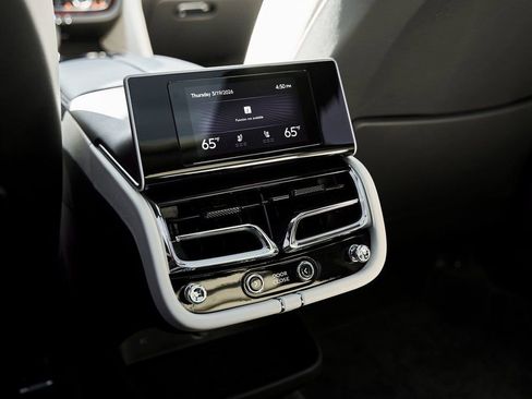 Used 2023 Bentley Bentayga Extended Wheelbase image 53