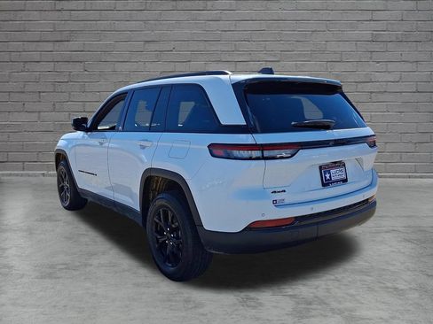Certified 2024 Jeep Grand Cherokee Altitude AWD/4WD image 8